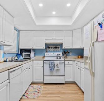New Smyrna Beach Casa | Relaxing Beach Villa Walk to Ocean Plus 3 Pools, Tennis & Trails
