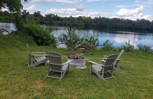 Alva Casa | Relaxing but Adventurous River Front House