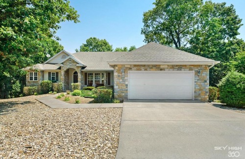 Bella Vista Casa | Relaxing BV Home near Golfing, Hiking, & Lakes