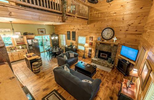 Sautee Nacoochee Casa | Relaxing Cabin with Screened Porch in Sautee Nacoochee, Georgia