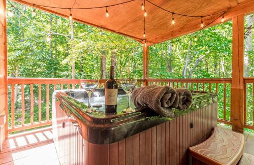 Sautee Nacoochee Casa | Relaxing Cabin with Screened Porch in Sautee Nacoochee, Georgia