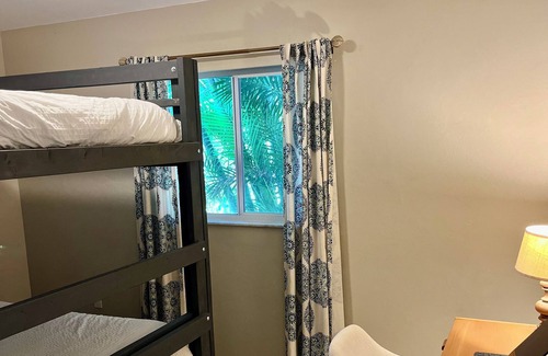 Pelican Casa | Relaxing Cape Coral Poolside Retreat