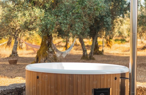 Vila Ruiva Cabaña | Relaxing Cottage Getaway in Spacious Farmland