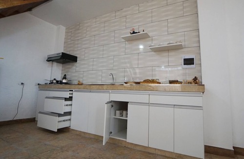 Moche Otro | Apartamento moderno y grande y relajante con vistas a las ruinas de La Huaca del Sol y La Luna.