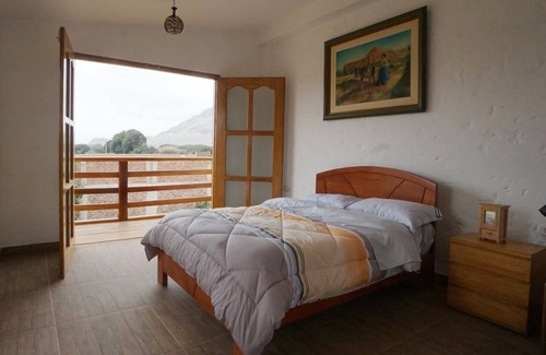 Moche Otro | Apartamento moderno y grande y relajante con vistas a las ruinas de La Huaca del Sol y La Luna.