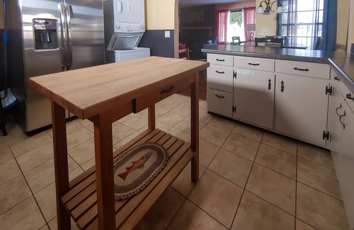 Cotter Casa | Relaxing cottage w/firepit, grill, private deck & cable blocks from white river
