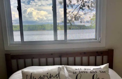 Madawaska Valley Cabaña | Relaxing cottage with breathtaking Waterfront