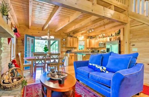 The Peaks at Lake Lure Cabina | Relaxing Cozy 2 Bedroom Cabin in Lake Lure