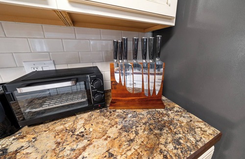Fort King District Casa | Relaxing, Cozy 3 BR King Suite Pool Home! Modern finishings & Design!