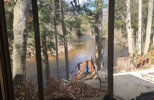 Branch Cabina | Relajante cabaña acogedora en el hermoso río Pere Marquette