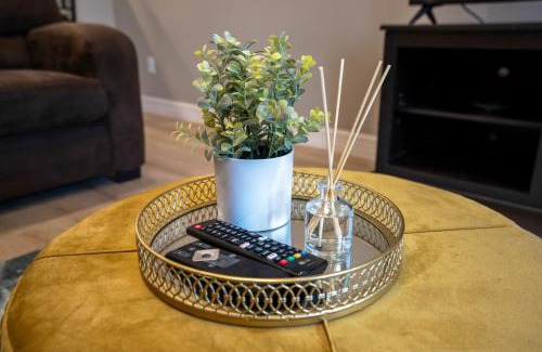 North Houston Casa | Relaxing Cozy Getaway in Gated Community near Greater Heights