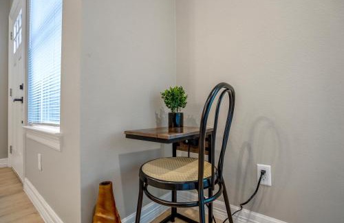 North Houston Casa | Relaxing Cozy Getaway in Gated Community near Greater Heights