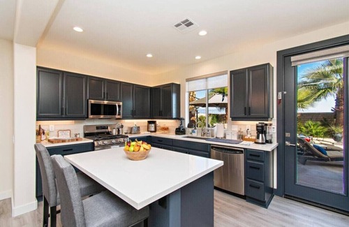 Indio Casa | Relaxing Desert Getaway: 3BR, Pool, Hot Tub
