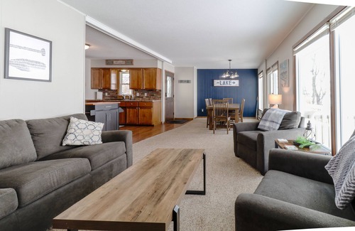 Atwater Casa | Relaxing Diamond Lake Vacation Home (Spicer Area)