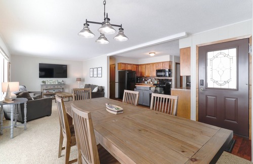 Atwater Casa | Relaxing Diamond Lake Vacation Home (Spicer Area)