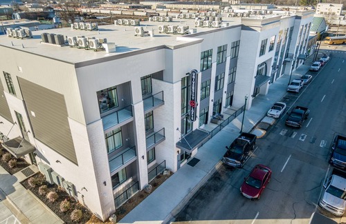 Jonesboro Apartamento | Relaxing downtown loft with patio and gated parking