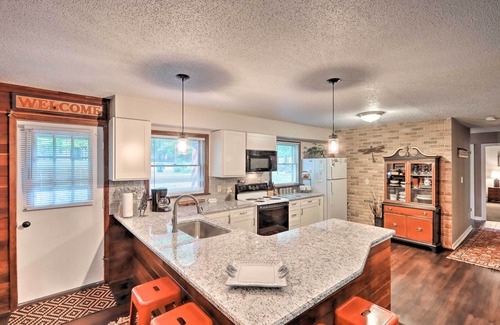 Sybertsville Casa | Relajante Eagle Rock Resort Home - 1 cuadra del lago!