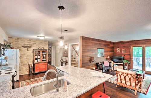 Sybertsville Casa | Relajante Eagle Rock Resort Home - 1 cuadra del lago!