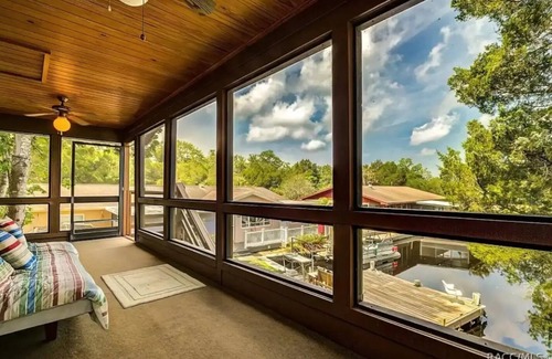 Homosassa Casa | Relaxing Escape-Charming 2-bedroom house in Homosassa on the water with WiFi