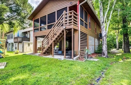 Homosassa Casa | Relaxing Escape-Charming 2-bedroom house in Homosassa on the water with WiFi