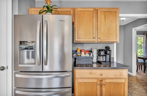 Seven Hills Casa | Relaxing Escape: HotTub, Gameroom, Large Living Room, EV, BBQ, Yard; Pets OK