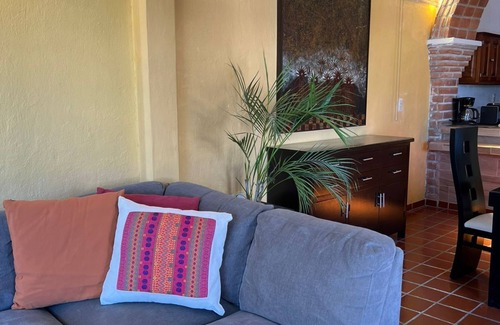 Lázaro Cárdenas Apartamento | Relaxing Escape in a Local Neighborhood w/ Rooftop –Near Zona Romantica & Beach