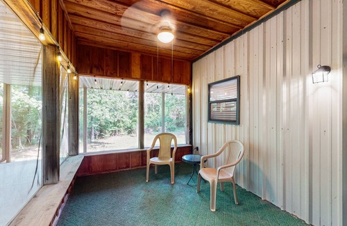 Kingston Casa | Relaxing escape on a large lot with a washer/dryer, sunroom, & firepit