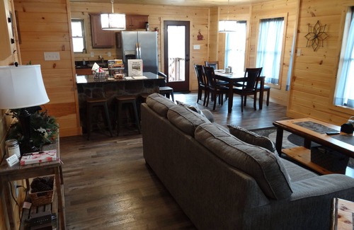 Wears Valley Cabina | Relaxing Family Cabin, Easy Access, Large Yard & Game Rm, Fire Pit, HotTub, WiFi