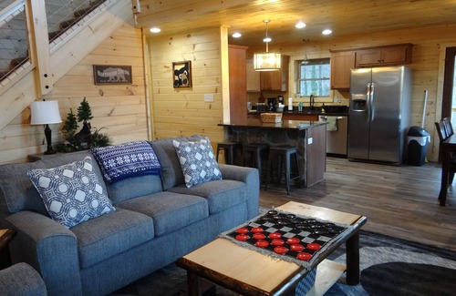 Wears Valley Cabina | Relaxing Family Cabin, Easy Access, Large Yard & Game Rm, Fire Pit, HotTub, WiFi