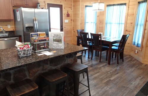 Wears Valley Cabina | Relaxing Family Cabin, Easy Access, Large Yard & Game Rm, Fire Pit, HotTub, WiFi