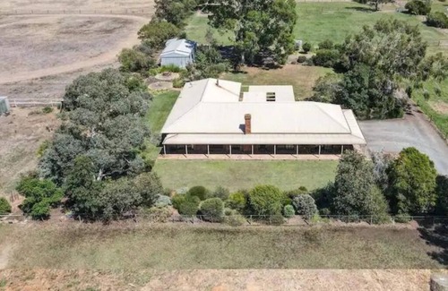Kialla Casa | Relaxing Family Farmstay 7 minutes to Shepperton CBD
