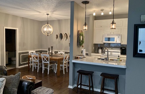 Pottsboro Condominio | Relaxing & Family-Friendly, lakeside condo w/ pool & balcony.