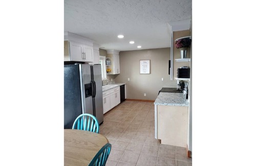 Bull Shoals Casa | Relaxing Family-Friendly Cabin with Sprawling Deck & Fun-filled Game Room