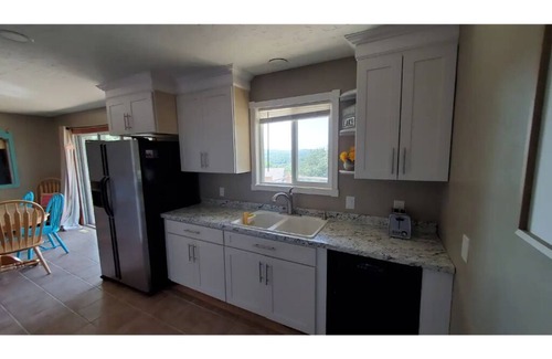 Bull Shoals Casa | Relaxing Family-Friendly Cabin with Sprawling Deck & Fun-filled Game Room