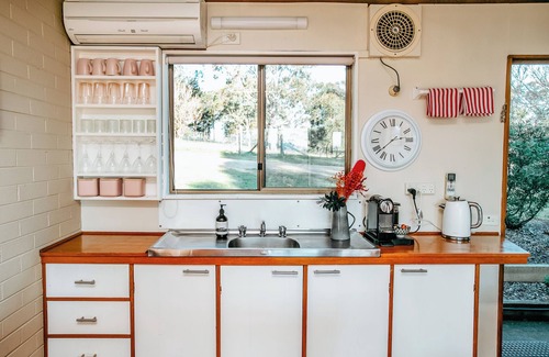 Candelo Apartamento | Relaxing Family getaway in country at Bumblebrook Farm Stay Unit 3. Pet Friendly