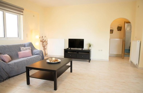 Rafina-Pikermi Apartamento | Relaxing family house with garden in Avra, Rafina