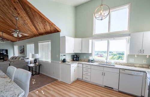 Emerald Isle Casa | Relaxing Family Retreat · Poolside Duplex Near the Beach