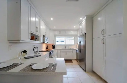Coral Heights Casa | Relaxing Family vacation with Pool near Cruise, Airport, beach, downtown