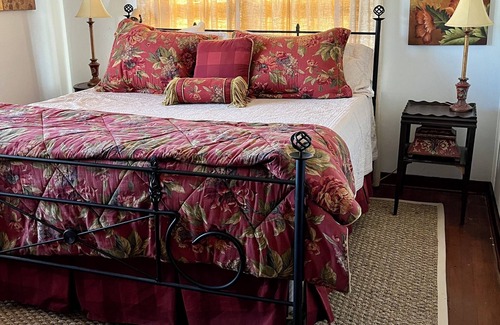Scooba Otro | Relaxing Farm Retreat and Cattle Experience near colleges, golf, Casino dining..