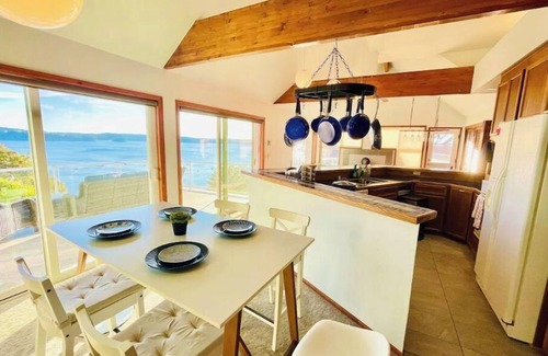 Fox Island Casa | Relaxing Fox Island Waterfront View Hideaway
