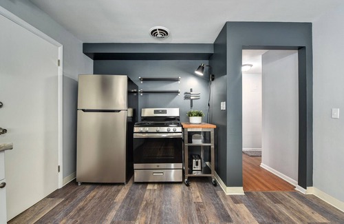 Shaker Heights Apartamento | Relaxing Gem near Cleveland Clinic & Van Aiken District ~ Safe Neighborhood
