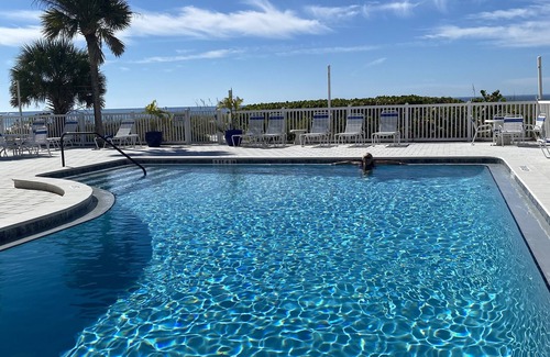 Redington Shores Condominio | ABRIL 2019 DISPONIBLE! San Remo en el Golfo! 2 dormitorios/