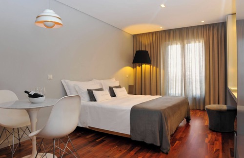 Santo Antonio Hotel | Relaxing Getaway Awaits, 2 Modern Units, Prime Location, Altis Prime, Pets OK