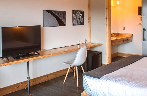 Seaside Gilbert District Hotel | Relaxing Getaway Awaits! Indoor Swimming Pool, Free Parking, Near Columbia Beach