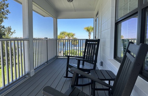 Lake Alfred Cabaña | Relaxing Getaway on the Lake at Adams Estate