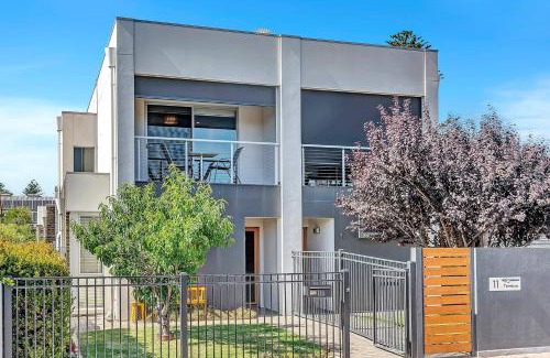 Grange Casa | Relaxing Getaway Steps from Grange Beach