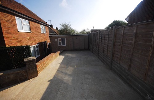 Woodingdean Casa | Relaxing Getaway With Hot Tub & Sauna Sleeps 6