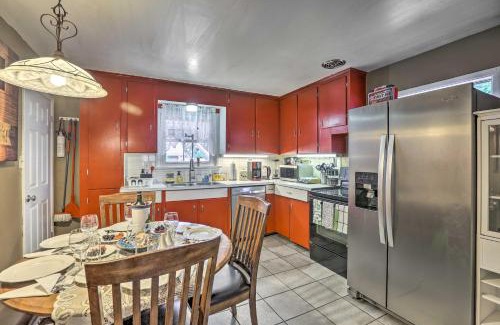 Golden Casa | Relaxing Golden Getaway with Grill Less Than 1 Mi to Town!