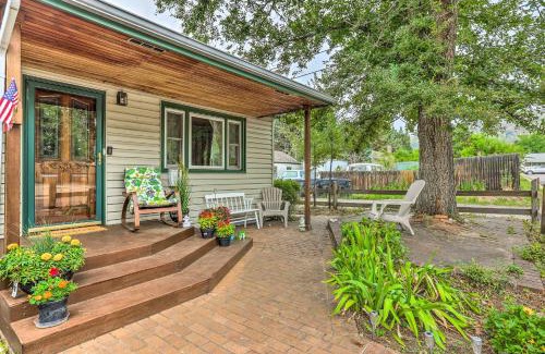Golden Casa | Relaxing Golden Getaway with Grill Less Than 1 Mi to Town!