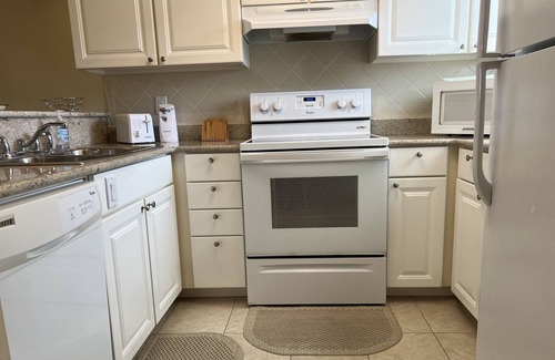 Wesley Chapel Condominio | Relaxing Ground-Floor Retreat w/ King Suite, Smart TVs & Private Patio – Perfect for Any Stay!